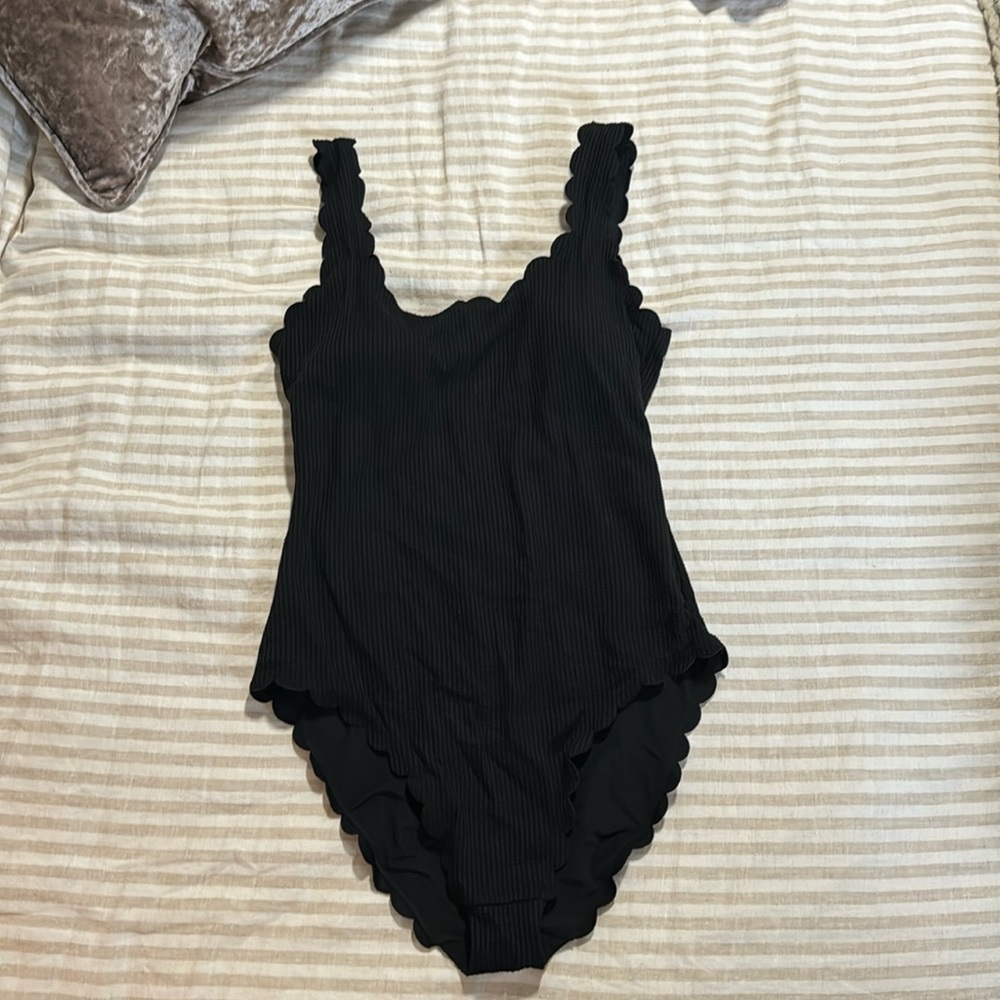 Aerie Waffle Scalloped One Piece Swimsuit Size Large Long NWT